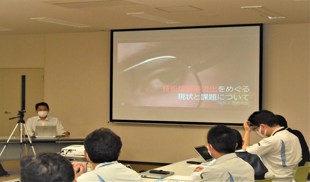警察による講演会を開催
